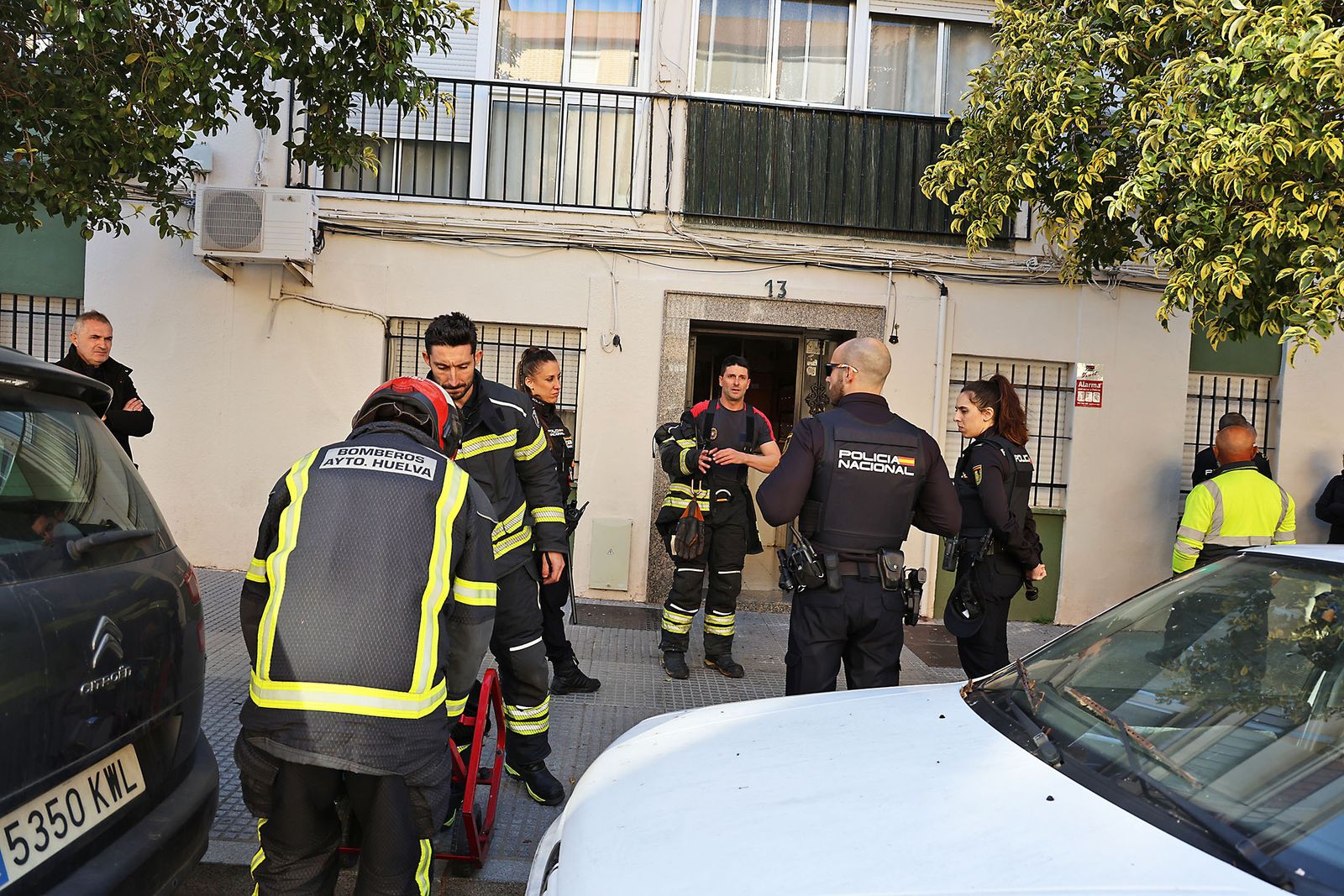 Susto en la calle Legión Española por un incendio en un cuarto de contadores