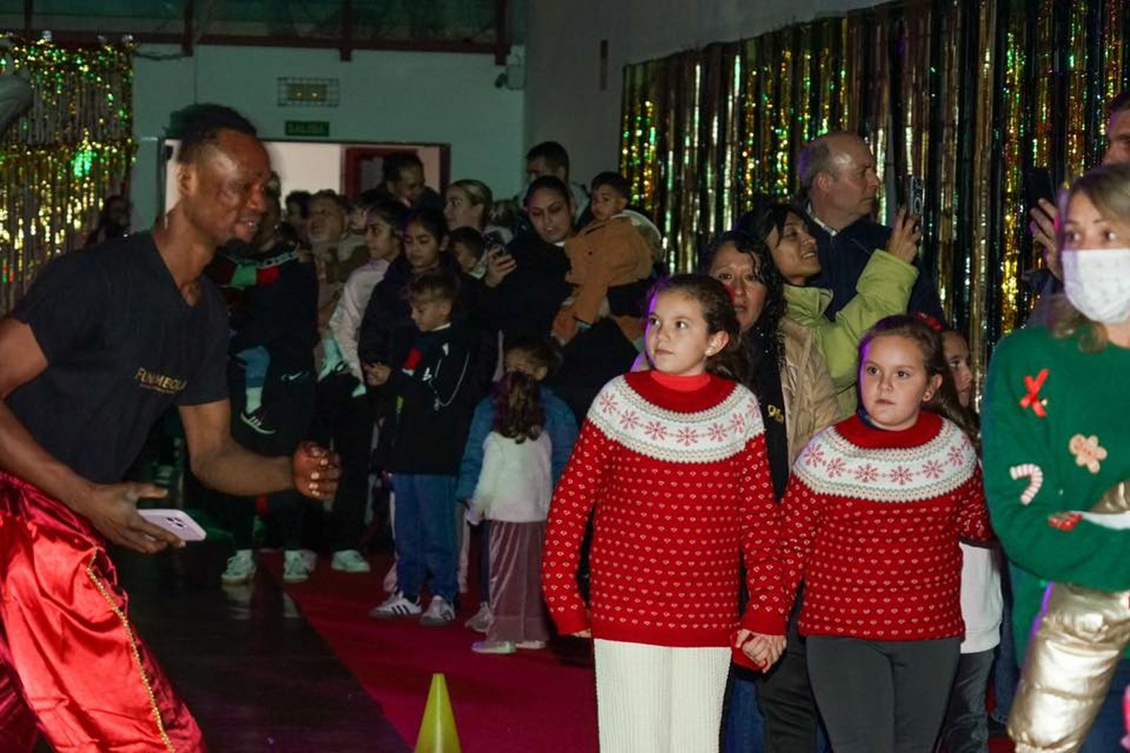 La lluvia no pudo con una ilusión desbordante en Vícar: la cabalgata estática, en imágenes