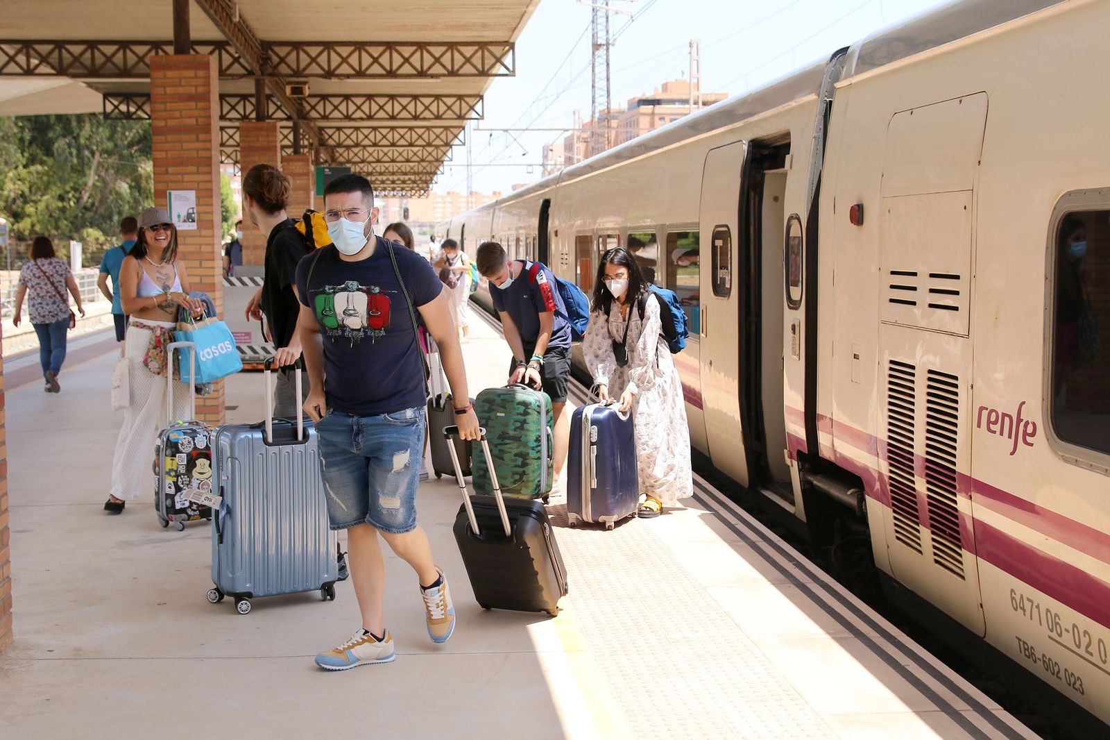 Aumenta la población en agosto en Almería en menor medida que en 2019 según el estudio de movilidad del INE basado en la telefonía móvil