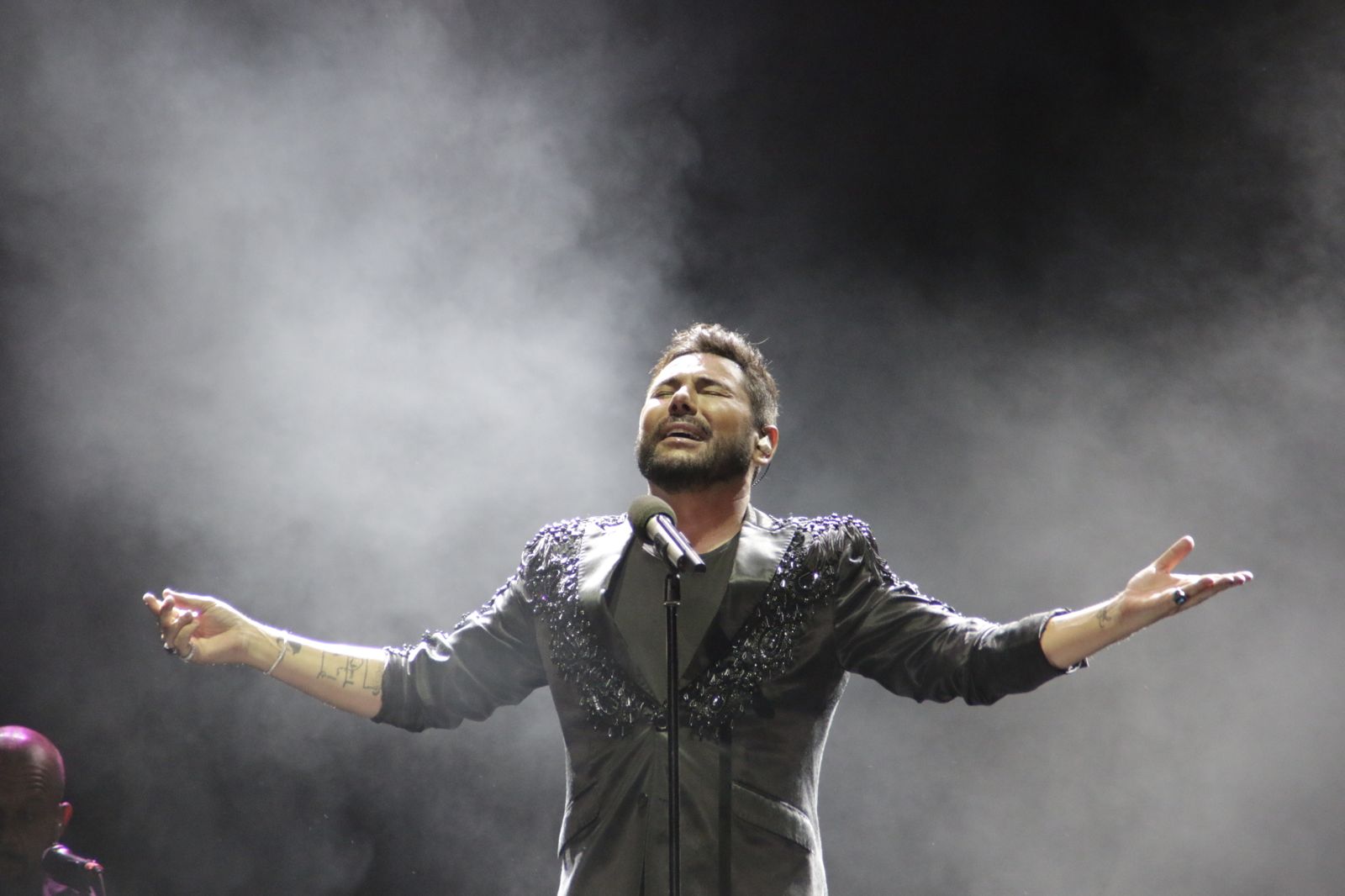 Miguel Poveda en su concierto en Huelva