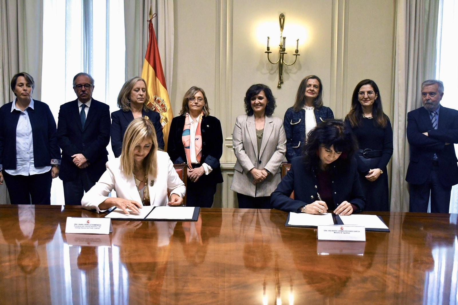 La presidenta del Tribunal Supremo y del Consejo General del Poder Judicial, Isabel Perelló, y la ministra de Igualdad, Ana Redondo.