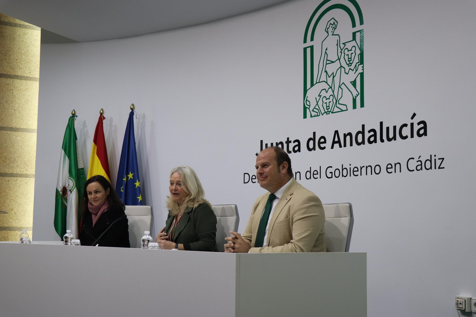La delegada territorial de la Junta en Cádiz, Mercedes Colombo, preside la inauguración de las jornadas sobre la acción climática en los municipios.
