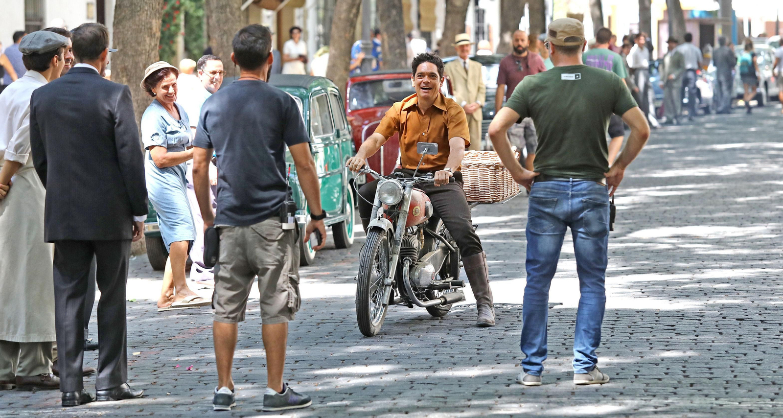Un momento del rodaje de ‘El verano que vivimos' en la calle Porvera.