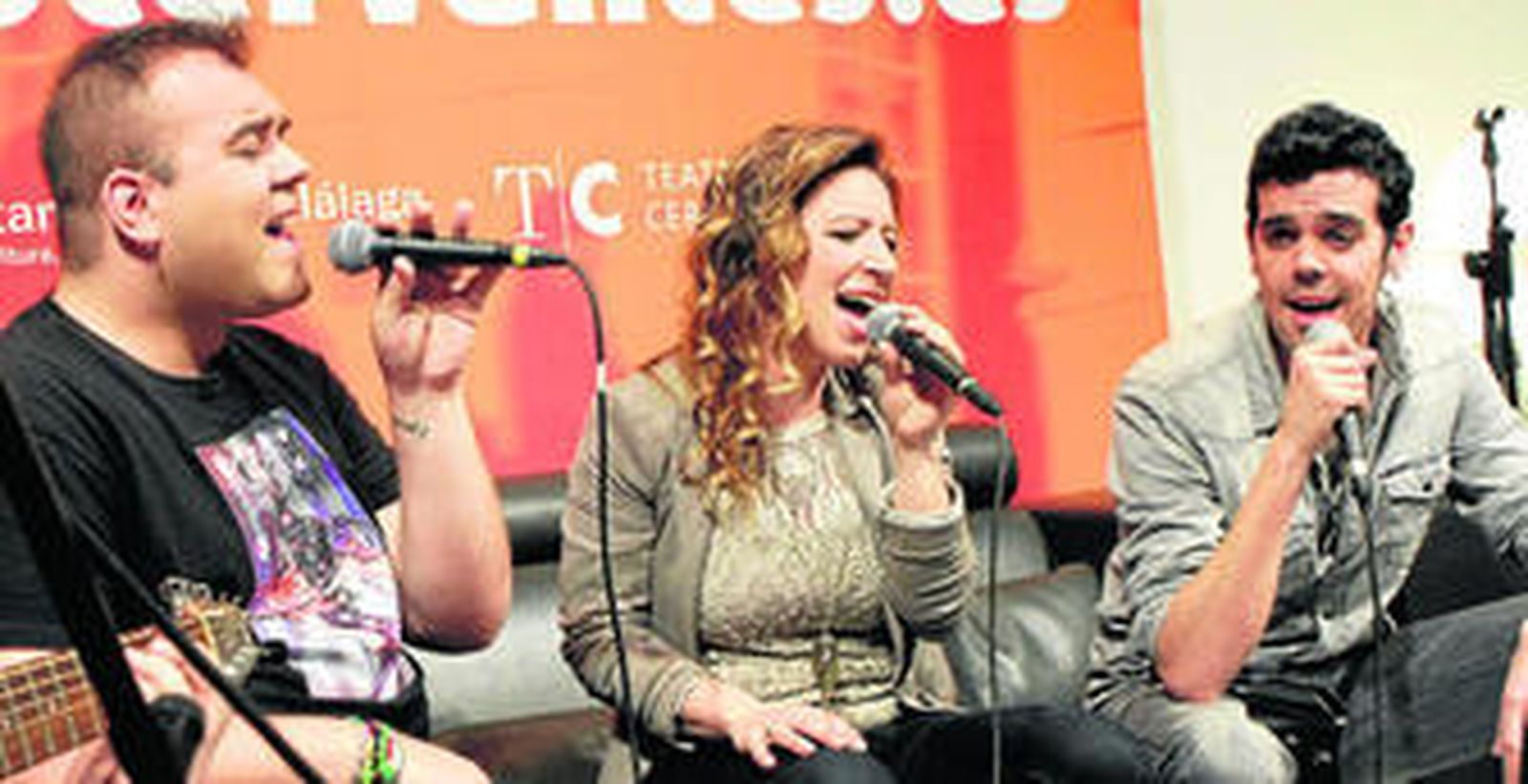 Edu Morlans, Mapi Molina y Sasha, ayer, durante la presentación del musical 'La fuerza del destino'.
