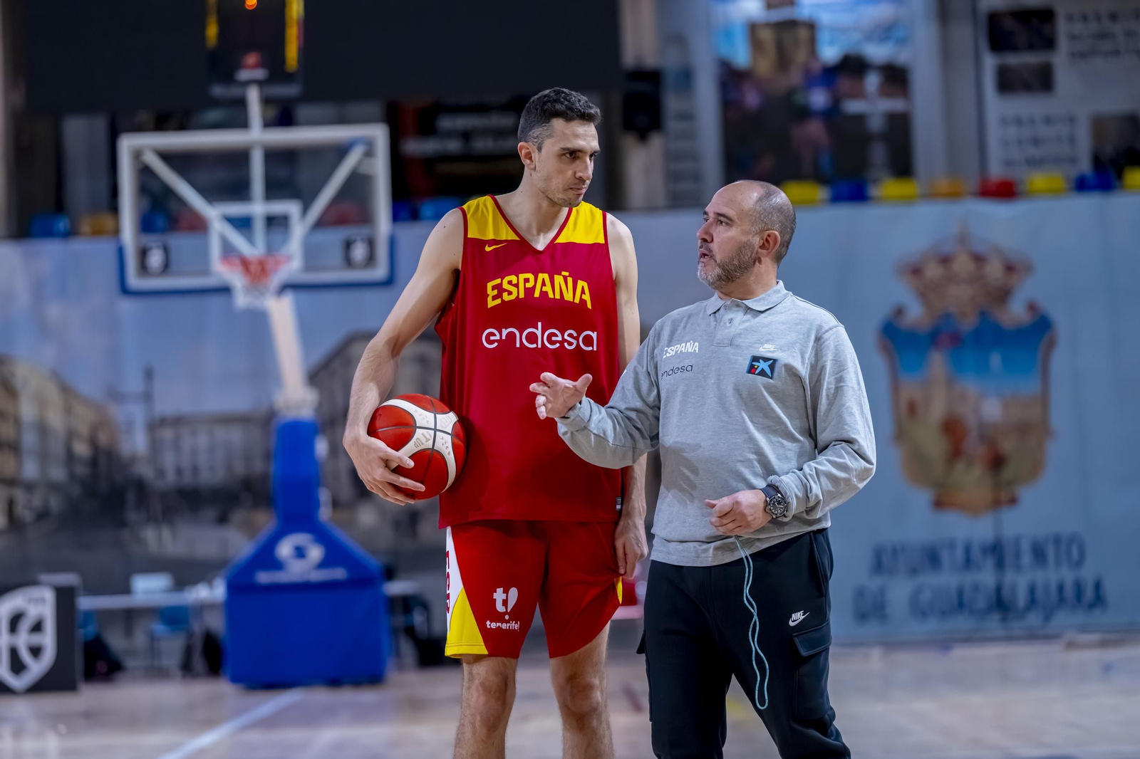 Alberto Díaz, Francis Alonso y Paco Aurioles, en la primera España de Chus Mateo