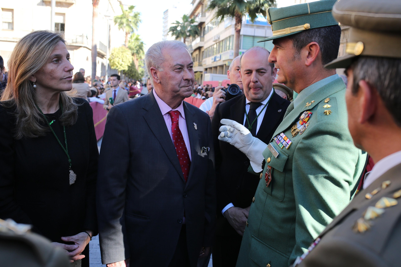 Ambiente  para recibir a la Legión en las calles de Huelva