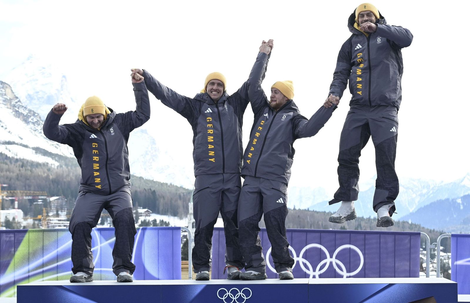 Las mejores fotos de los Juegos Olímpicos de invierno Milán Cortina d'Ampezzo 2026 | Ceremonia de clausura y jornada 17 y última