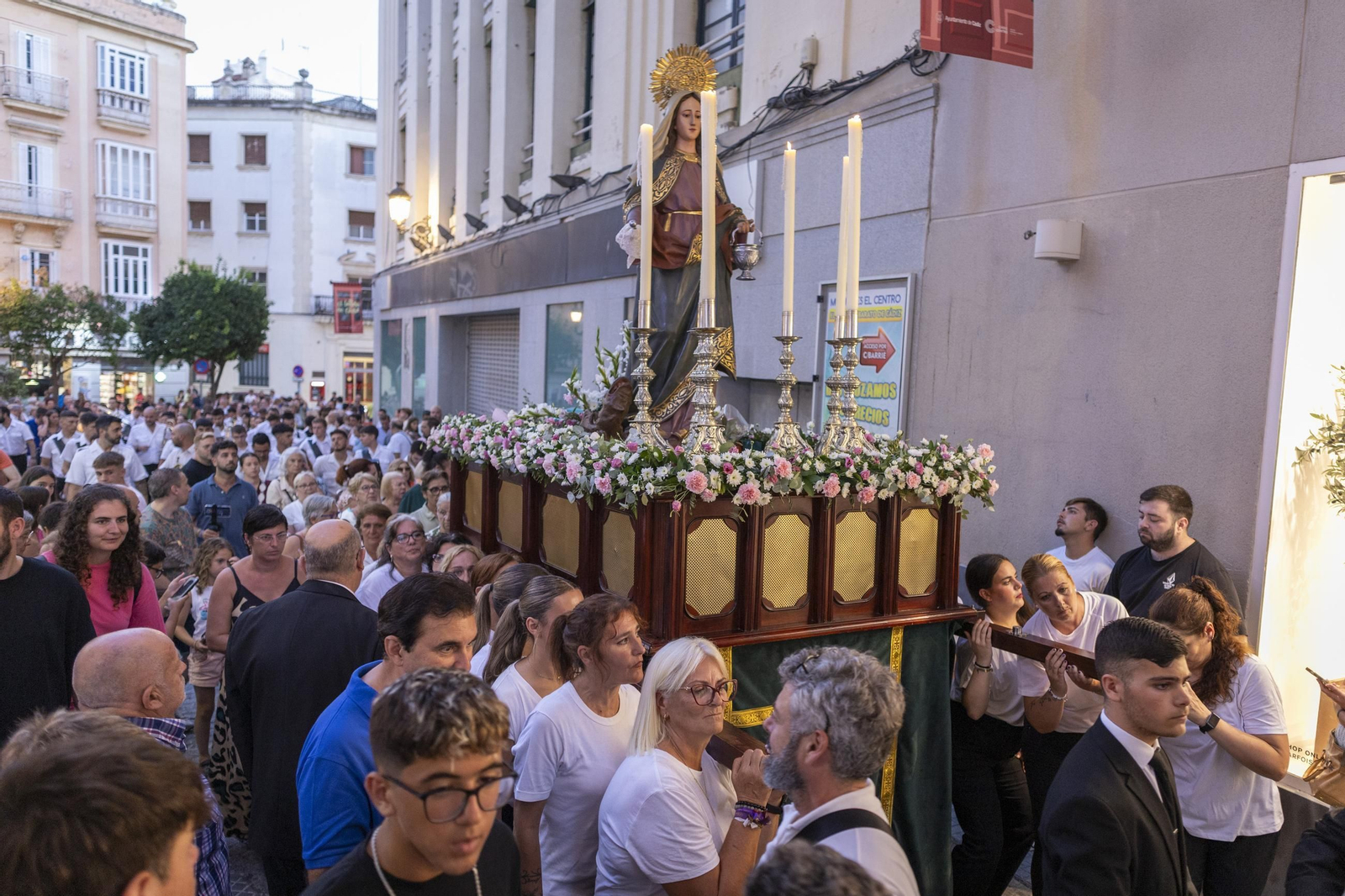 Las imágenes de la procesión de Santa Marta en Cádiz
