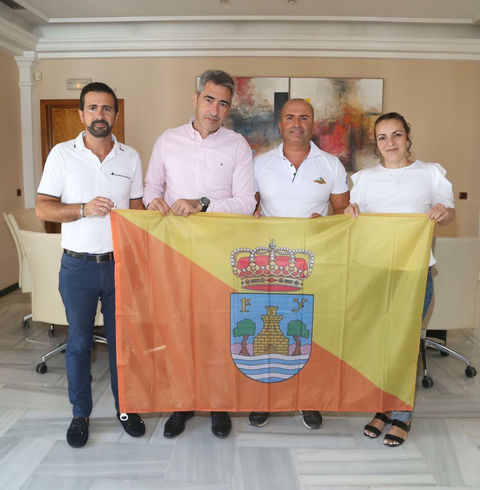 Las fotos de Cristóbal Márquez, bombero que cruzó a nado el Estrecho