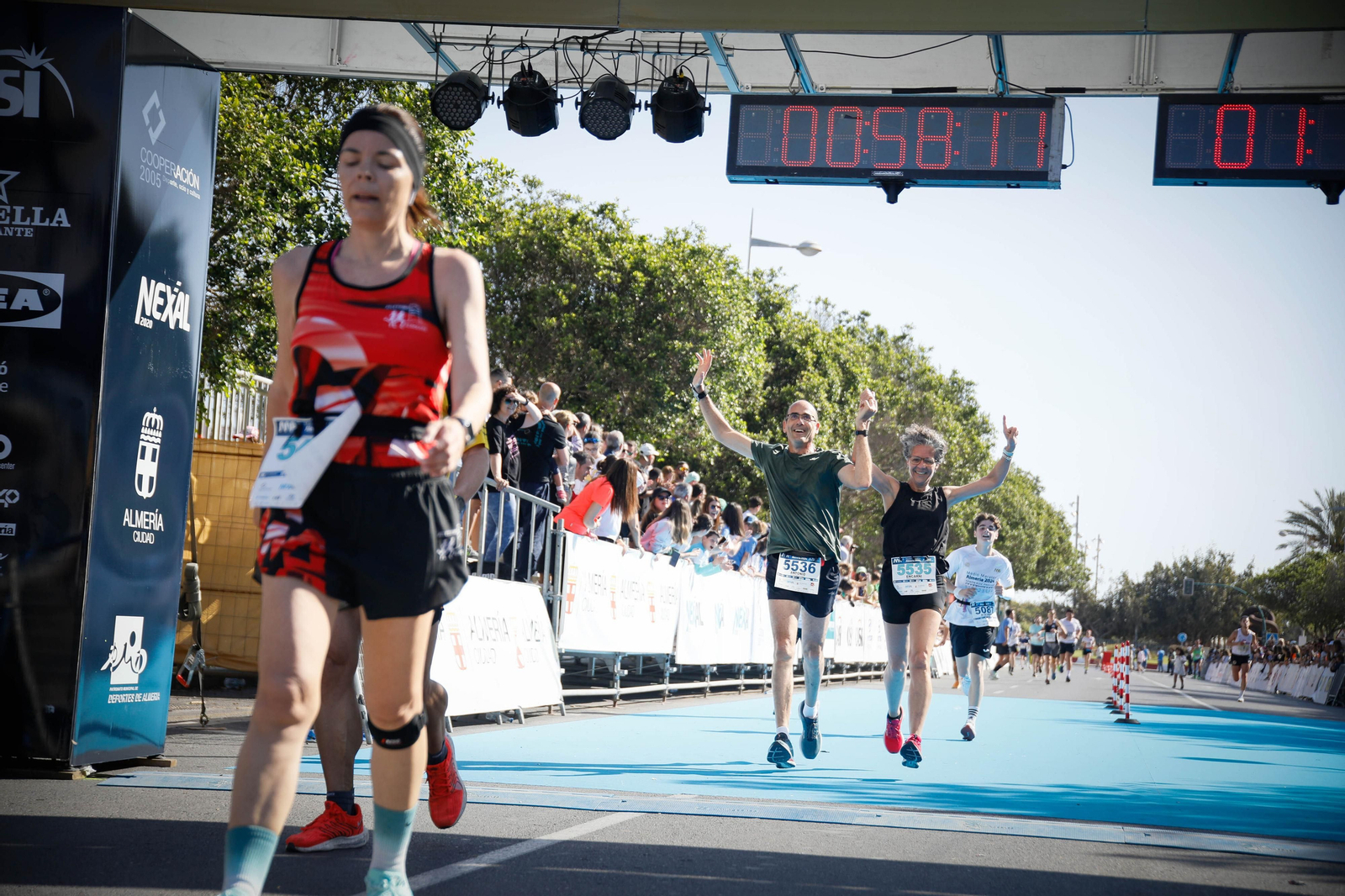 Imágenes de la llegada de la Media maratón Ciudad de Almería
