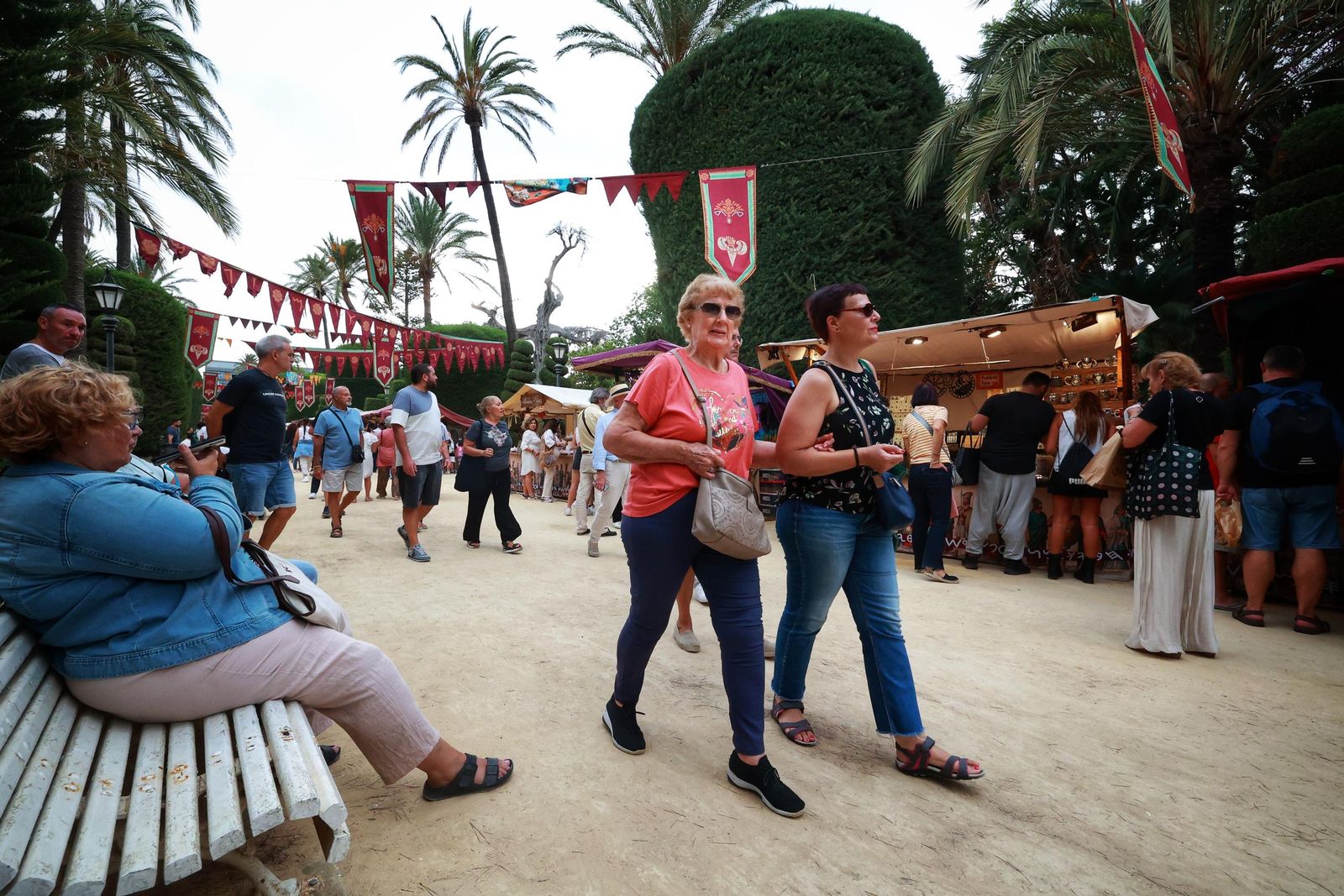 Imágenes del Mercado Fenicio del Parque Genovés de Cádiz