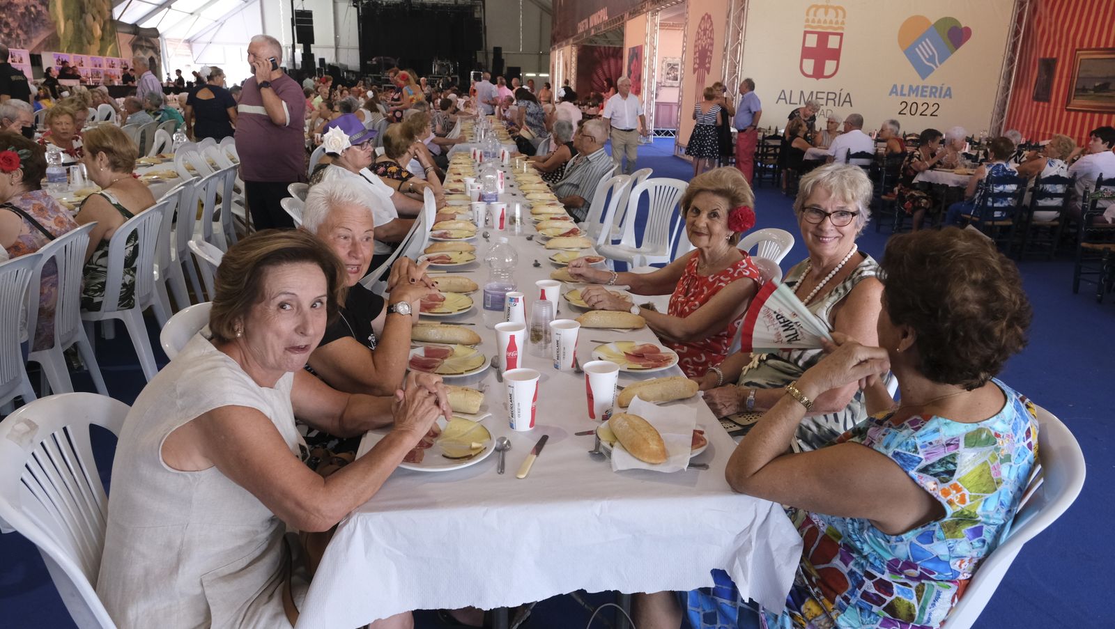 Imágenes de la comida homenaje a los mayores en la Caseta Municipal de la Feria de Almería 2022