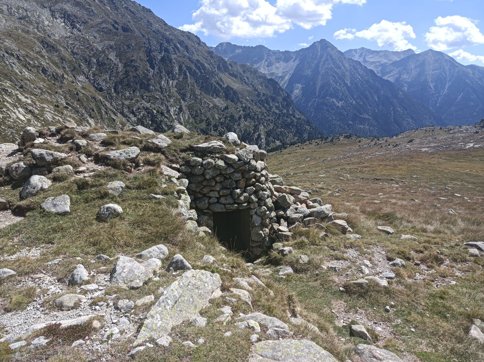 Restos de un antiguo búnker.