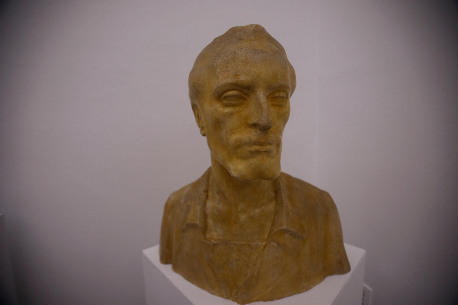 La exposición 'Mateo Inurria: retratos y dibujos', en imágenes