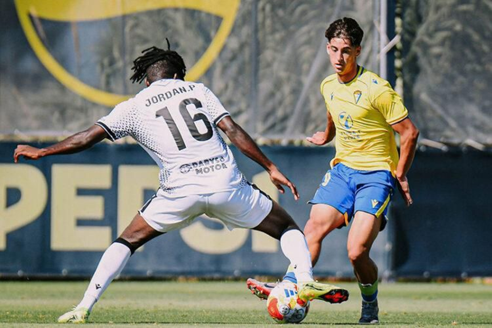 Acción de ataque del filial cadista.