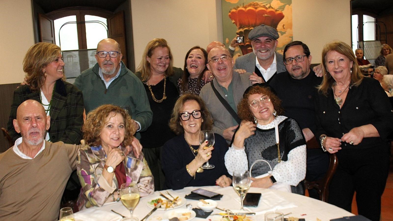 Juan Fernández, Chari Gómez, Loli Vilches, Adeli Molina, Milagros Sanchís, Mara Rodríguez, Carmen Perales,  Rosi Molina, David Navarro y Pepe Tenorio.