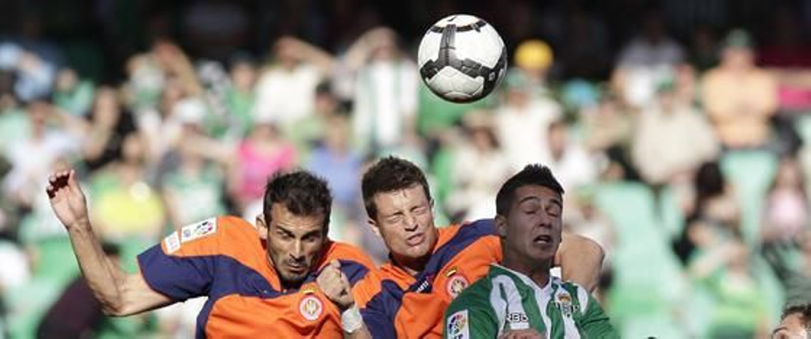 El Betis pierde en el Ruiz de Lopera ante el Girona. / Antonio Pizarro