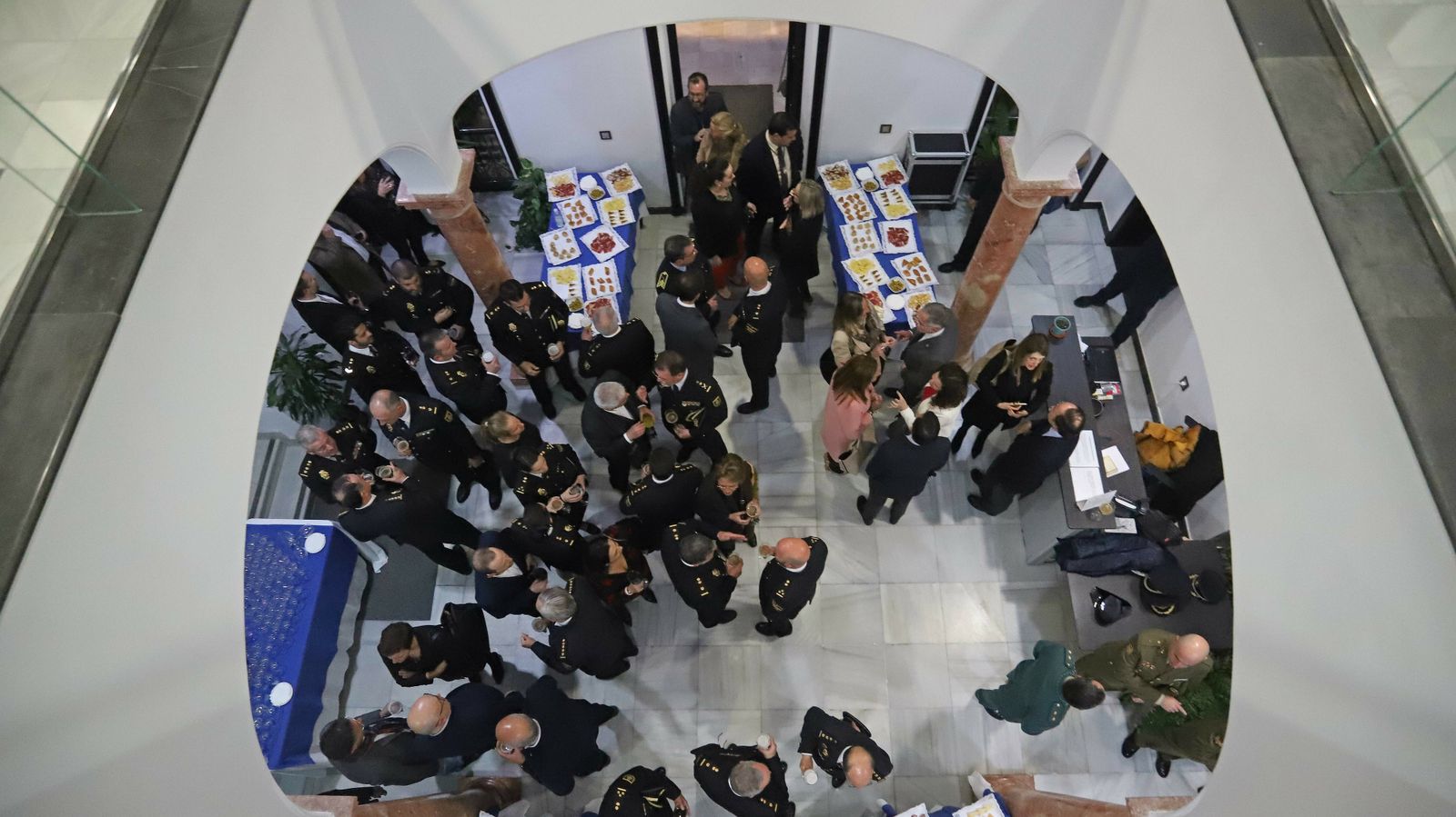 Fotos del acto de entrega de la Medalla de la Mancomunidad a la Policía Nacional