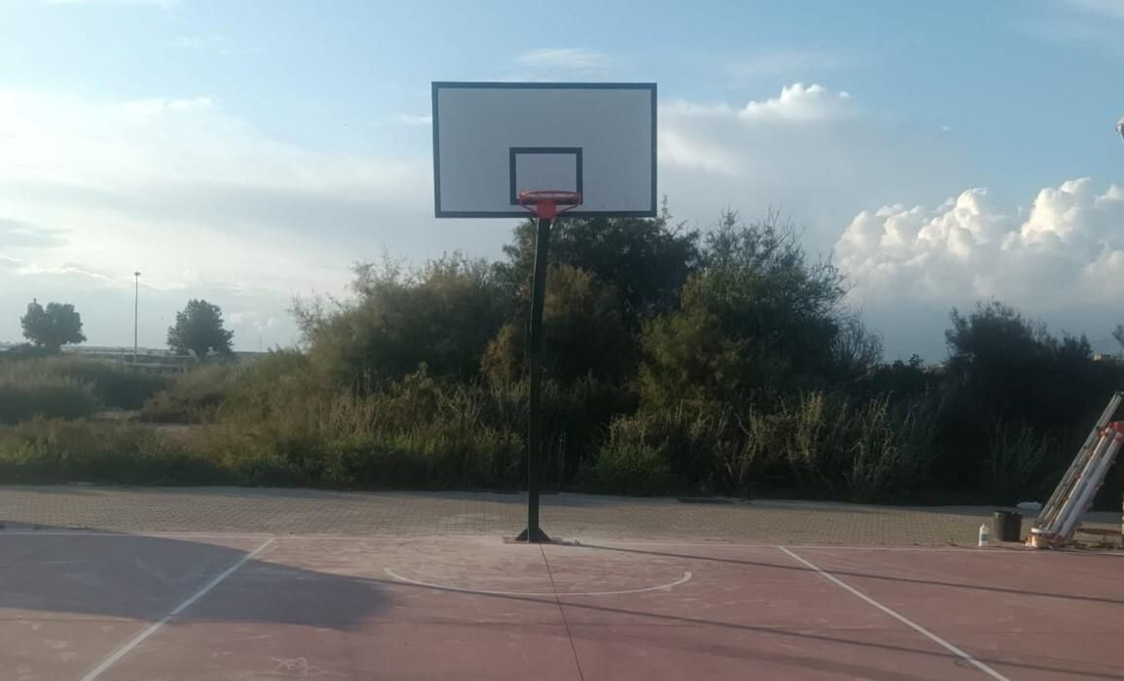 La nueva pista de baloncesto de Costacabana