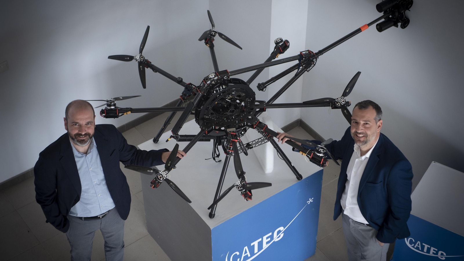 Antidio Viguria, director técnico de Aviónica y Sistemas de CATEC; junto a Fernando Lasagni, director técnico de Materiales y Procesos.