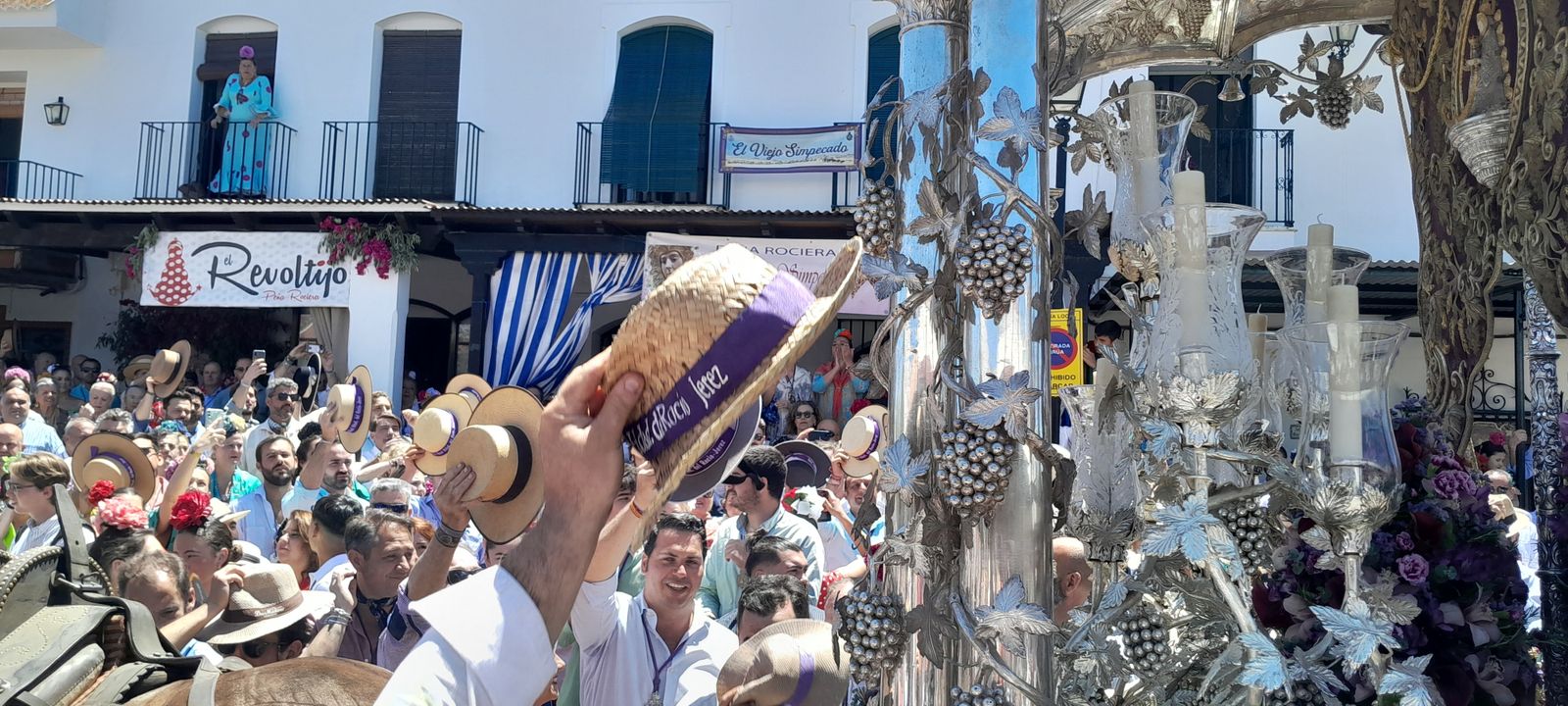 Imágenes de la llegada a la Aldea y presentación de la Hermandad del Rocío de Jerez