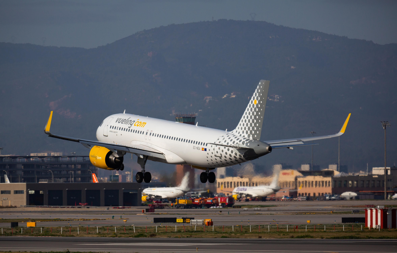 La huelga de Vueling cancela 64 nuevos vuelos