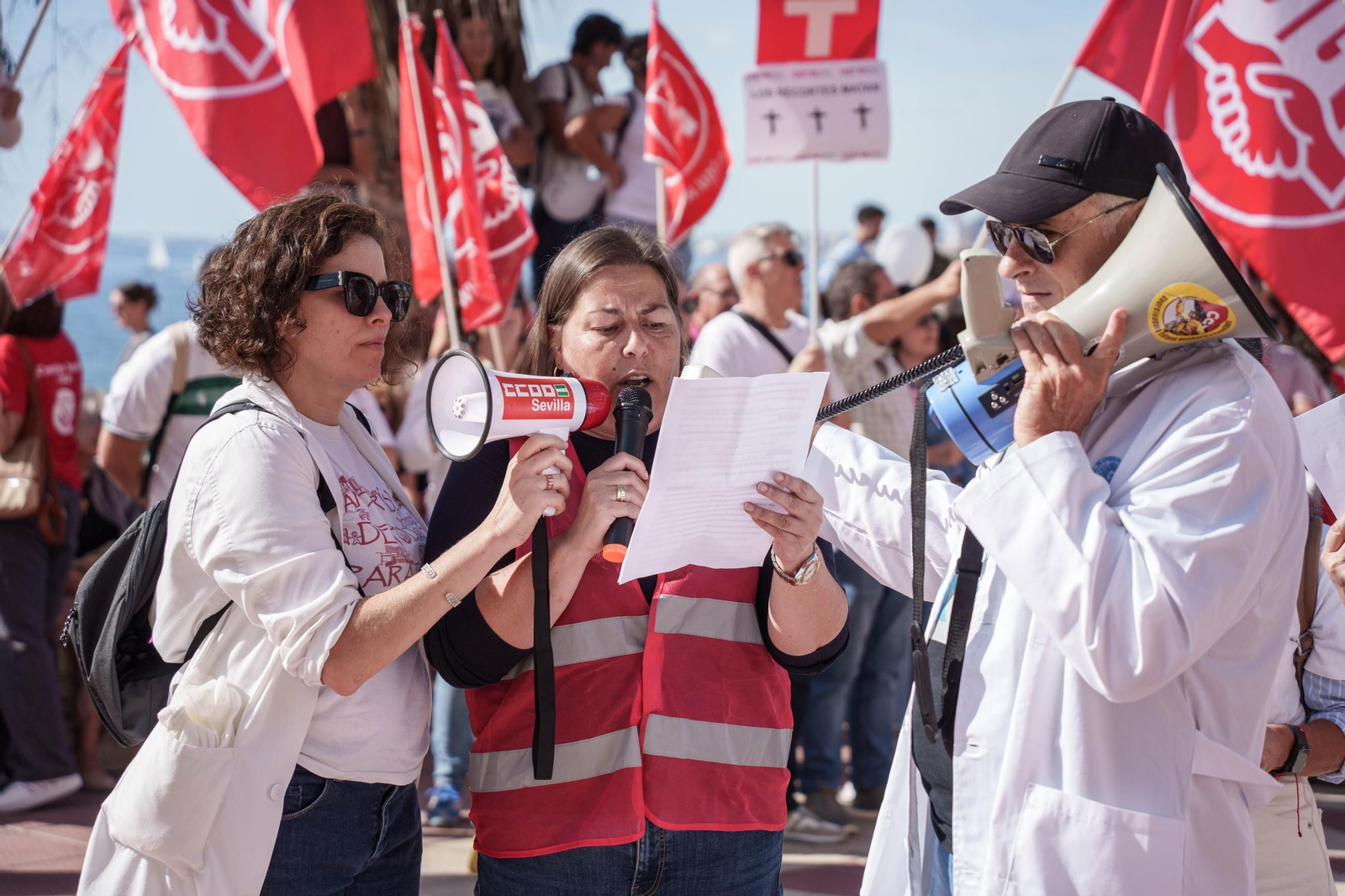 "La sanidad se defiende, gobierne quien gobierne", Almería se lanza a las calles por la sanidad pública