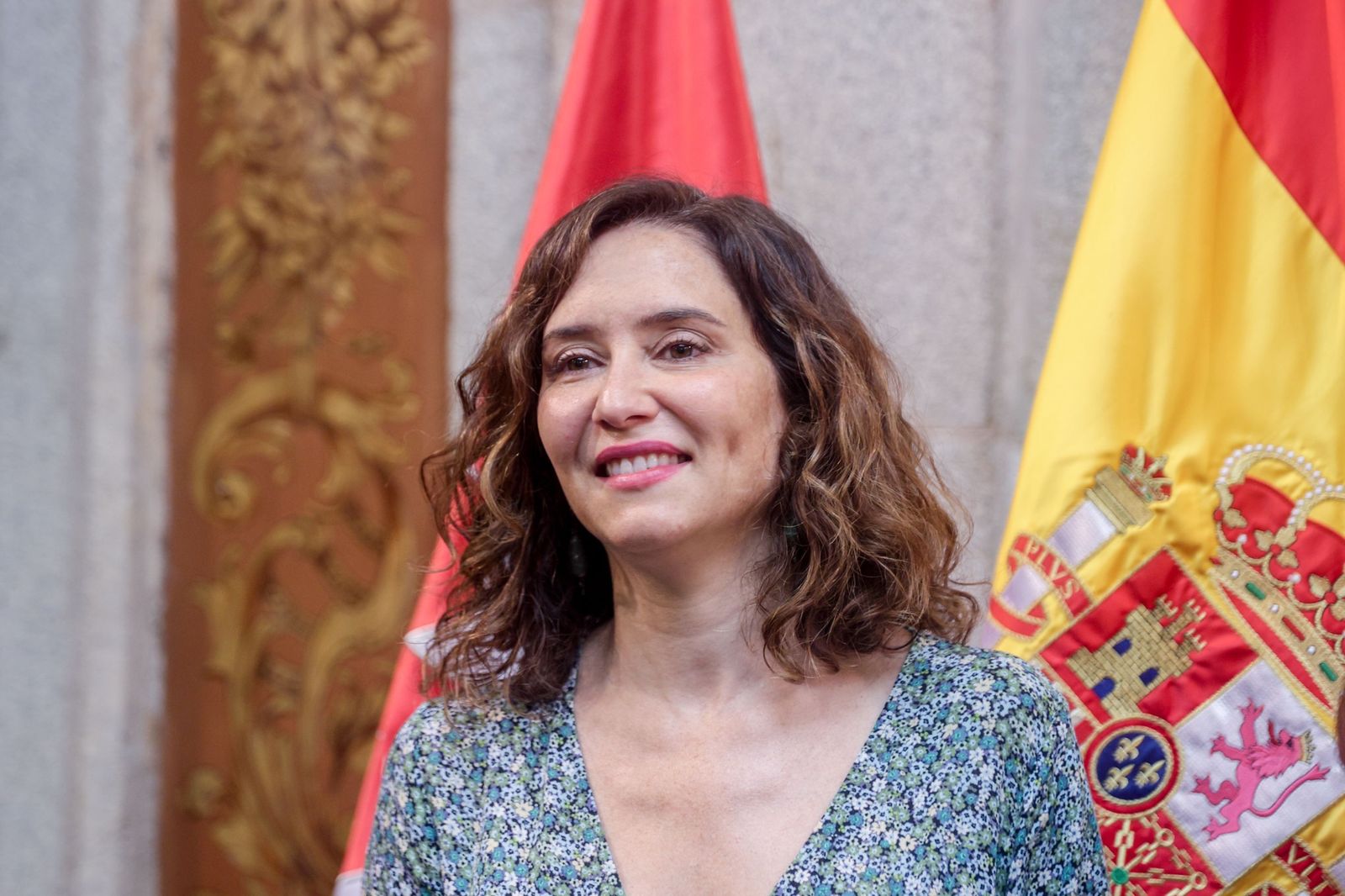 Ayuso lamenta la política "de mercado" de Sánchez, "un frente de intereses contra España"