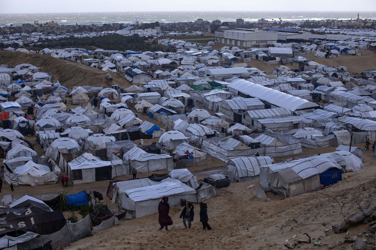 Tiendas de desplazados palestinos en Jan Yunis.