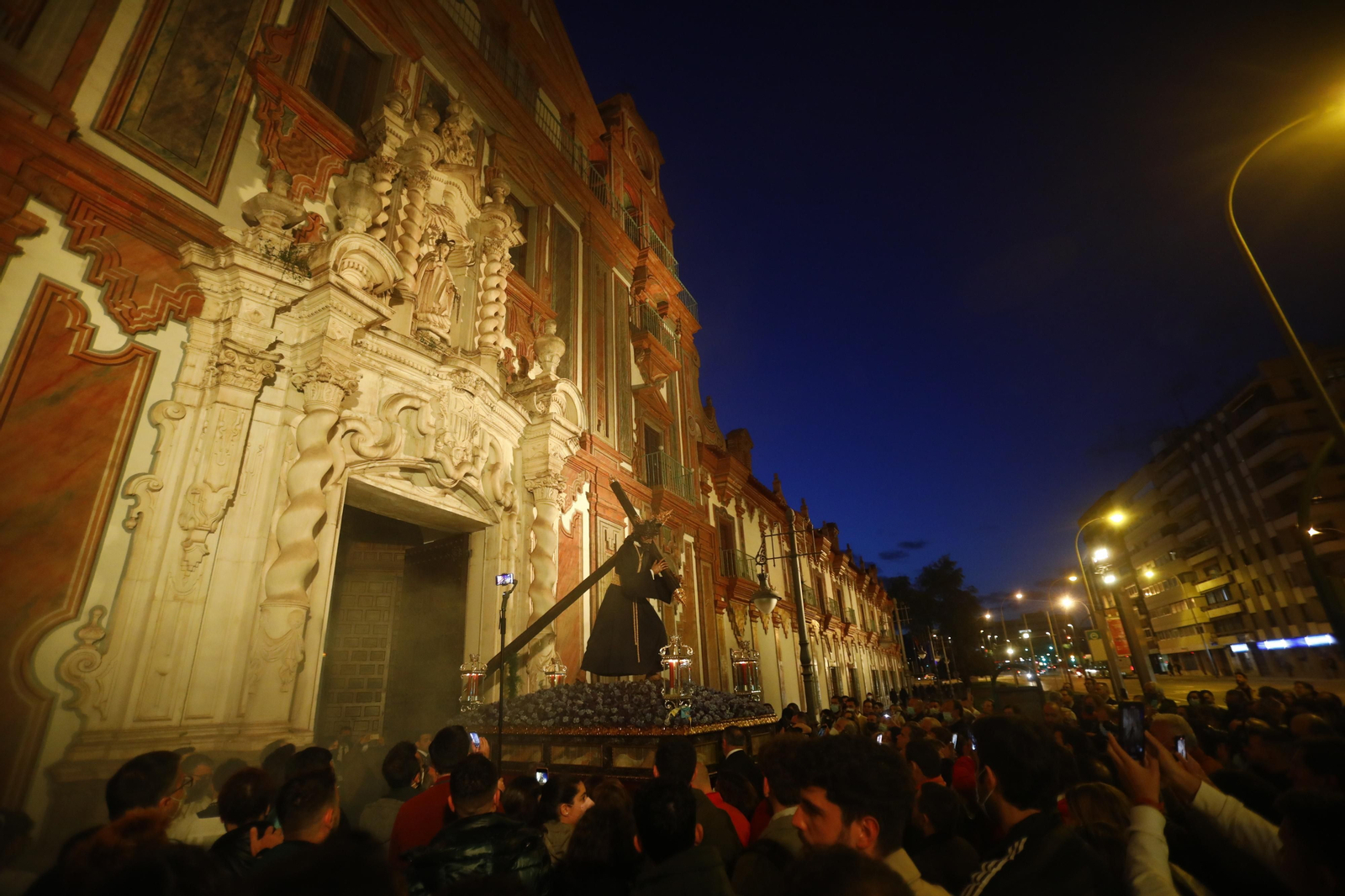 El vía crucis del Señor del Soberano Poder de Córdoba, en imágenes