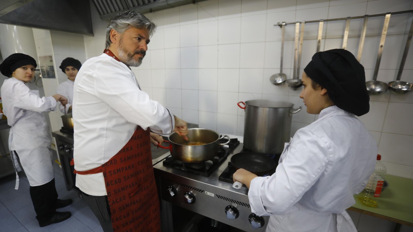 Un de los profesores del ciclo durante una clase.