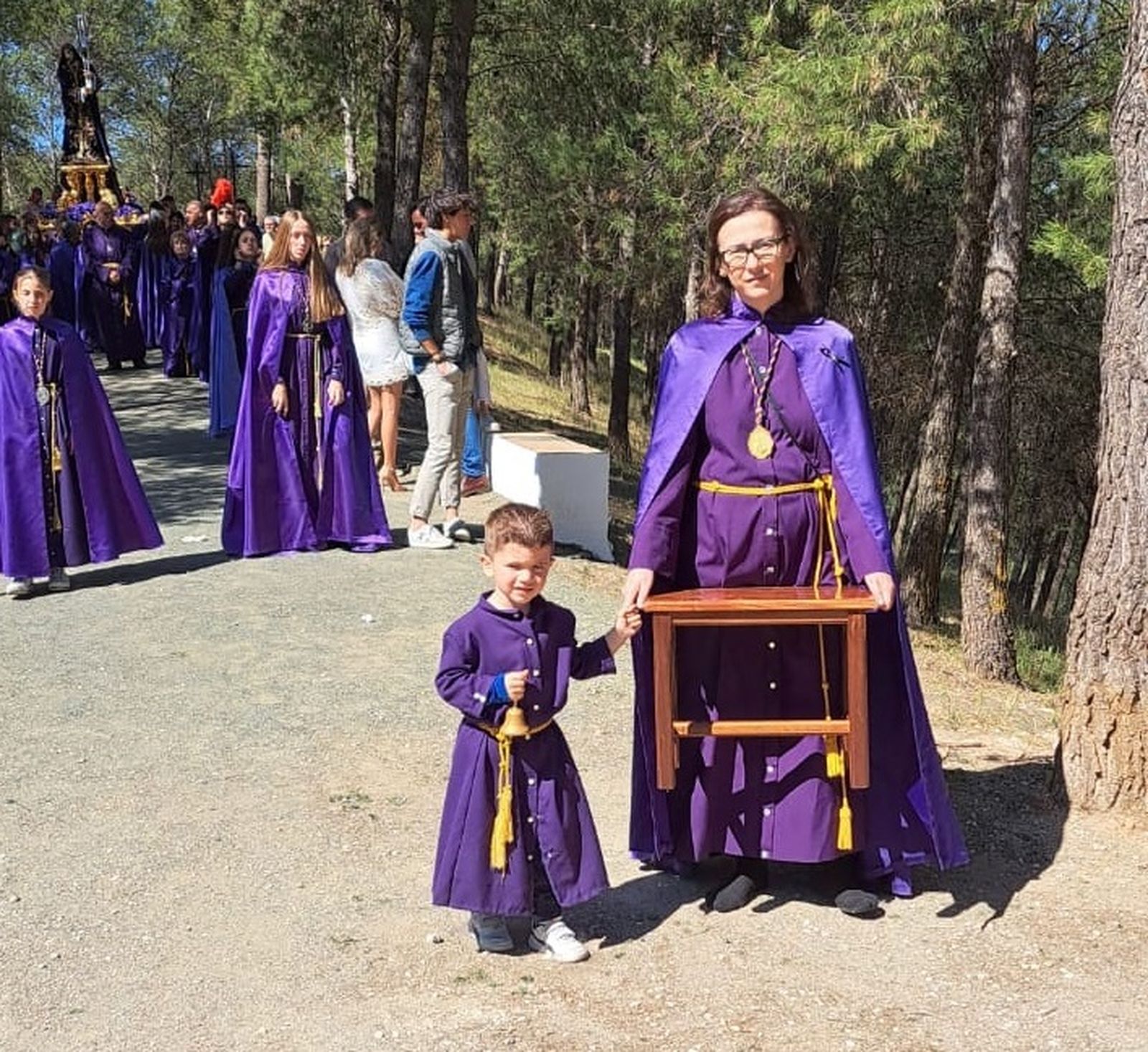 Viernes Santo en Iznájar: la procesión del Calvario, en imágenes