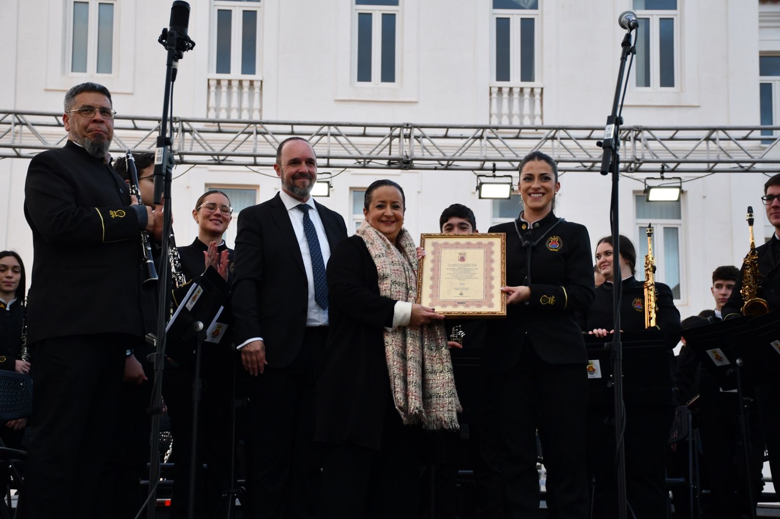 Un concierto de marchas procesionales llena Plaza de las Constituciones de San Roque