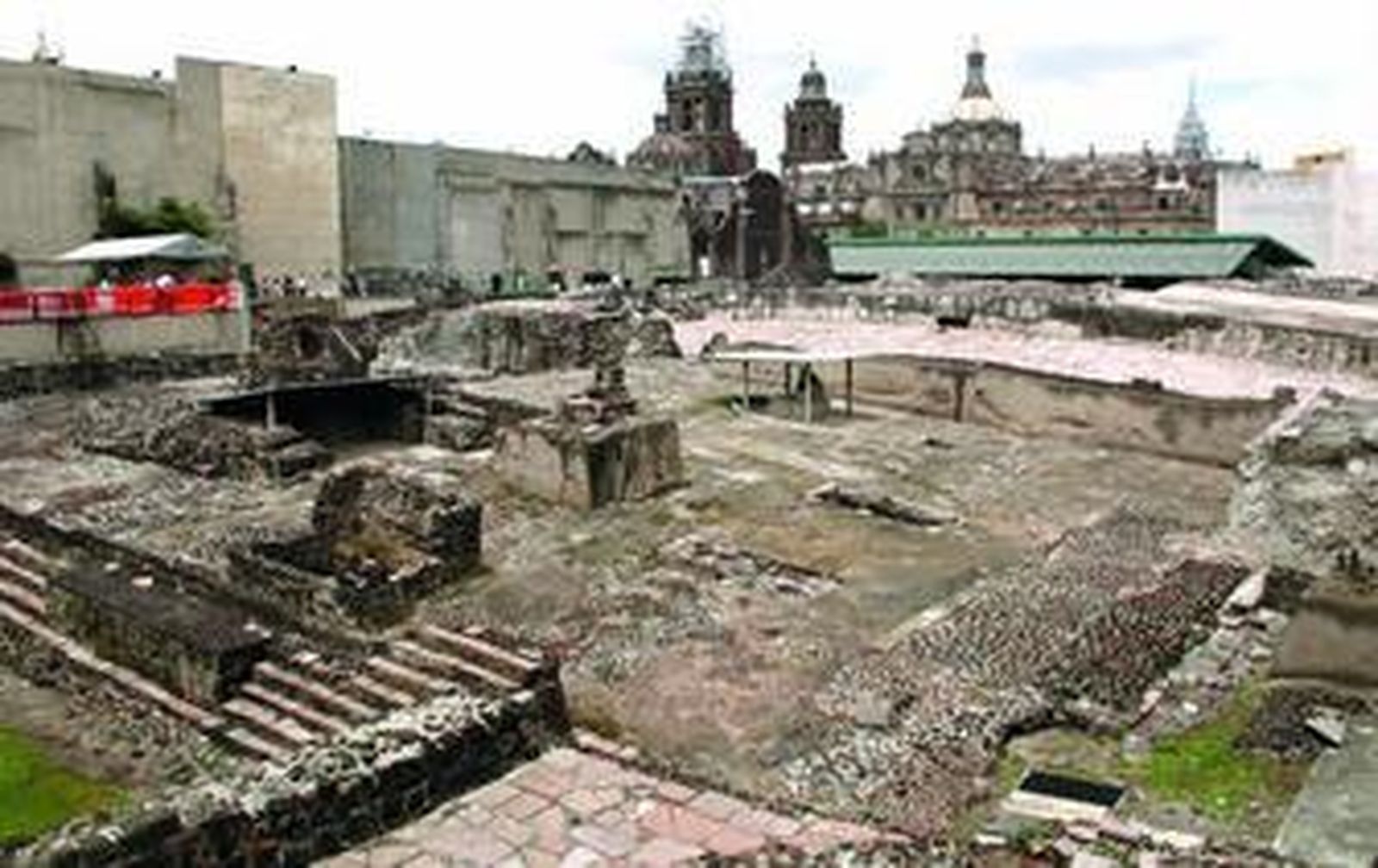 El Templo Mayor de los mexicas reaparece de nuevo junto a la catedral.