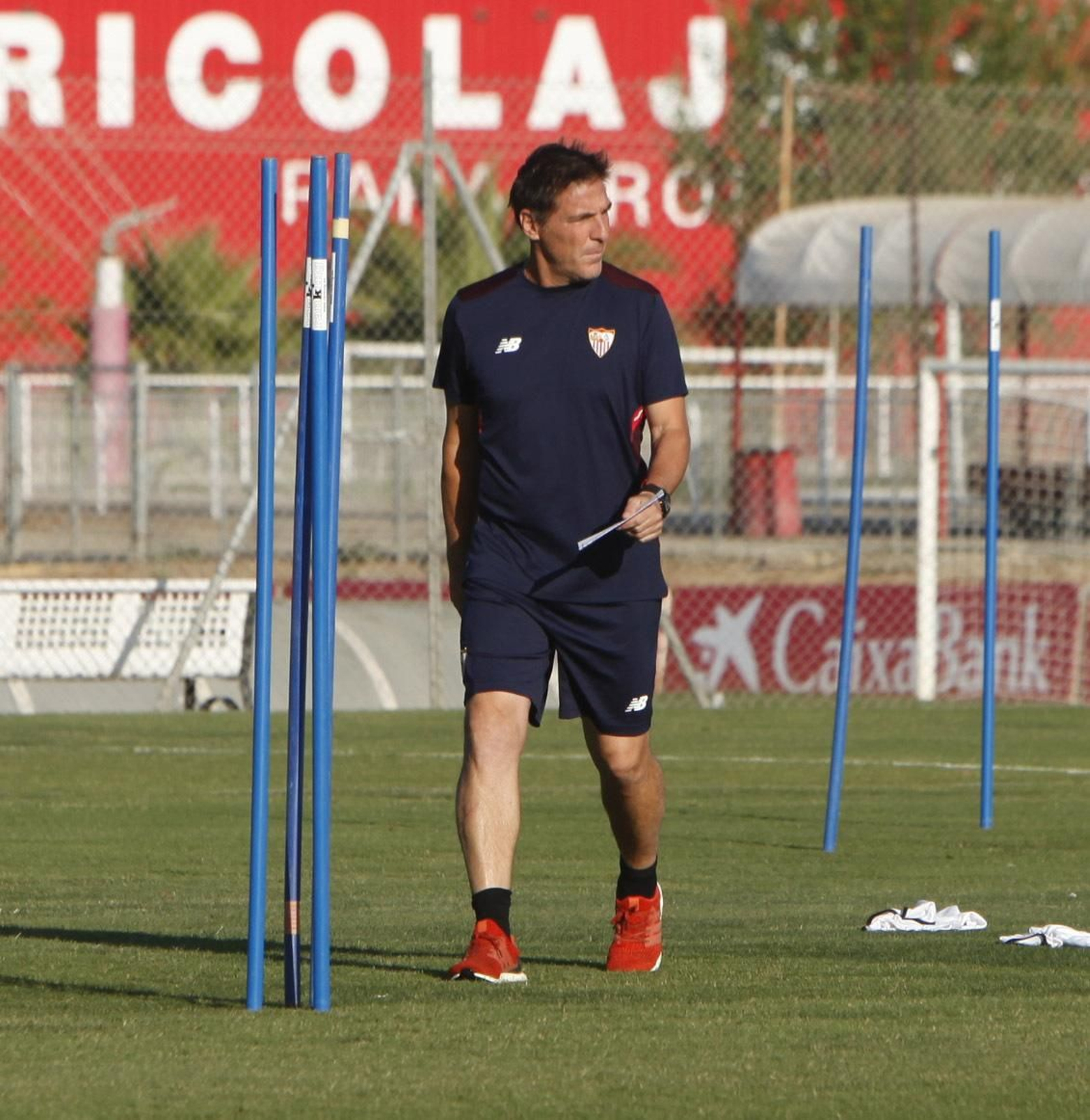 Berizzo sigue el entrenamiento de ayer, antes de que el equipo viajara.