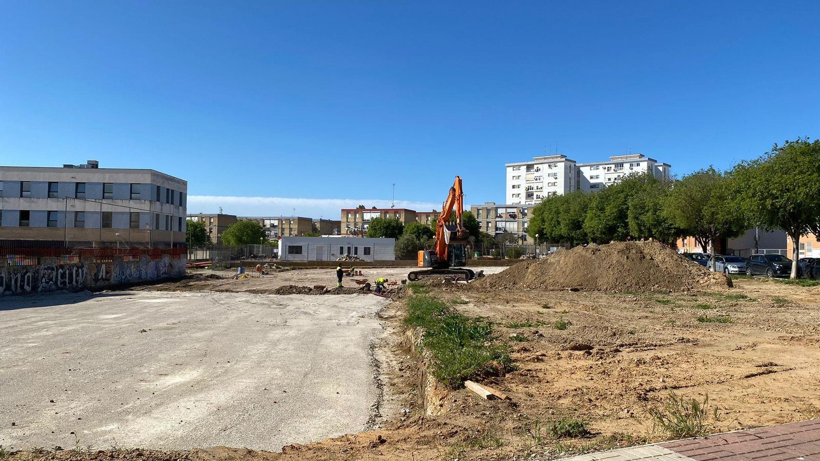 Obras en el solar de la calle California, en San Benito.