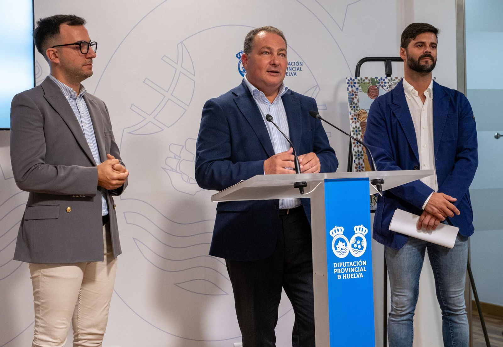 Alejandro Hernández, David Toscano y Paco Pérez en la presentación de la feria de Rociana en la Diputación de Huelva. Alejandro Hernández, David Toscano y Paco Pérez en la presentación de la feria de Rociana en la Diputación de Huelva.