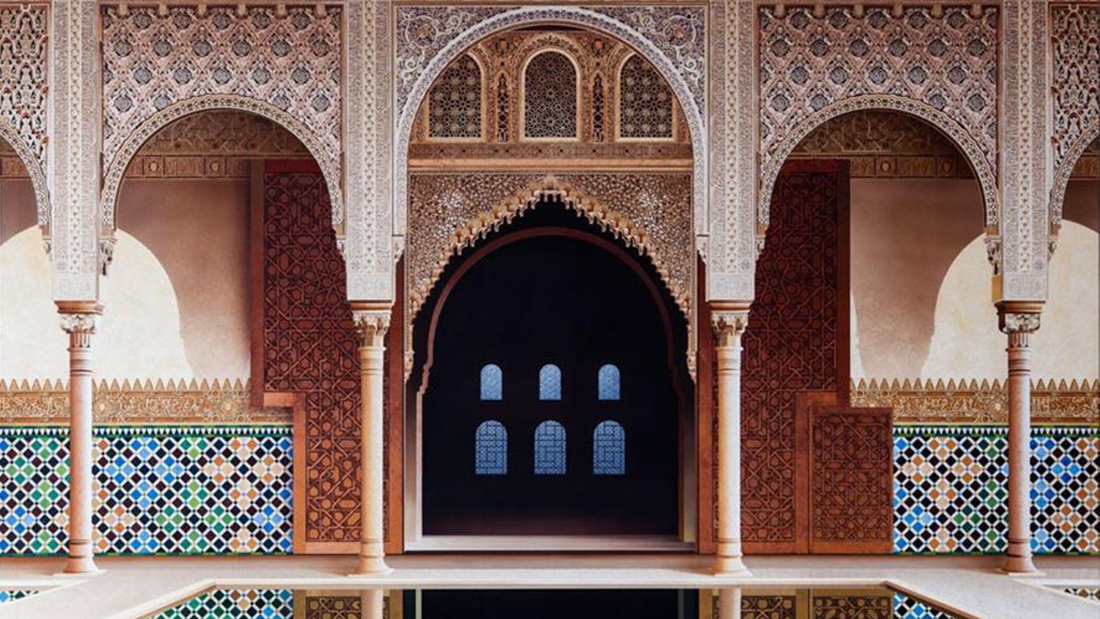 Fachada del palacio de Comares, con el exterior de la Sala de la Baraka o “de la barca” en la Alhambra de Granada, levantada como monumento conmemorativo de la recuperación de Algeciras por el mundo musulmán.