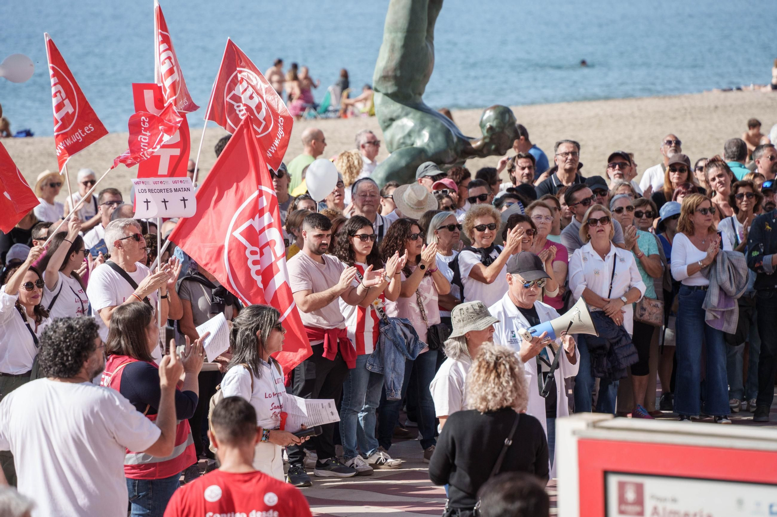 "La sanidad se defiende, gobierne quien gobierne", Almería se lanza a las calles por la sanidad pública