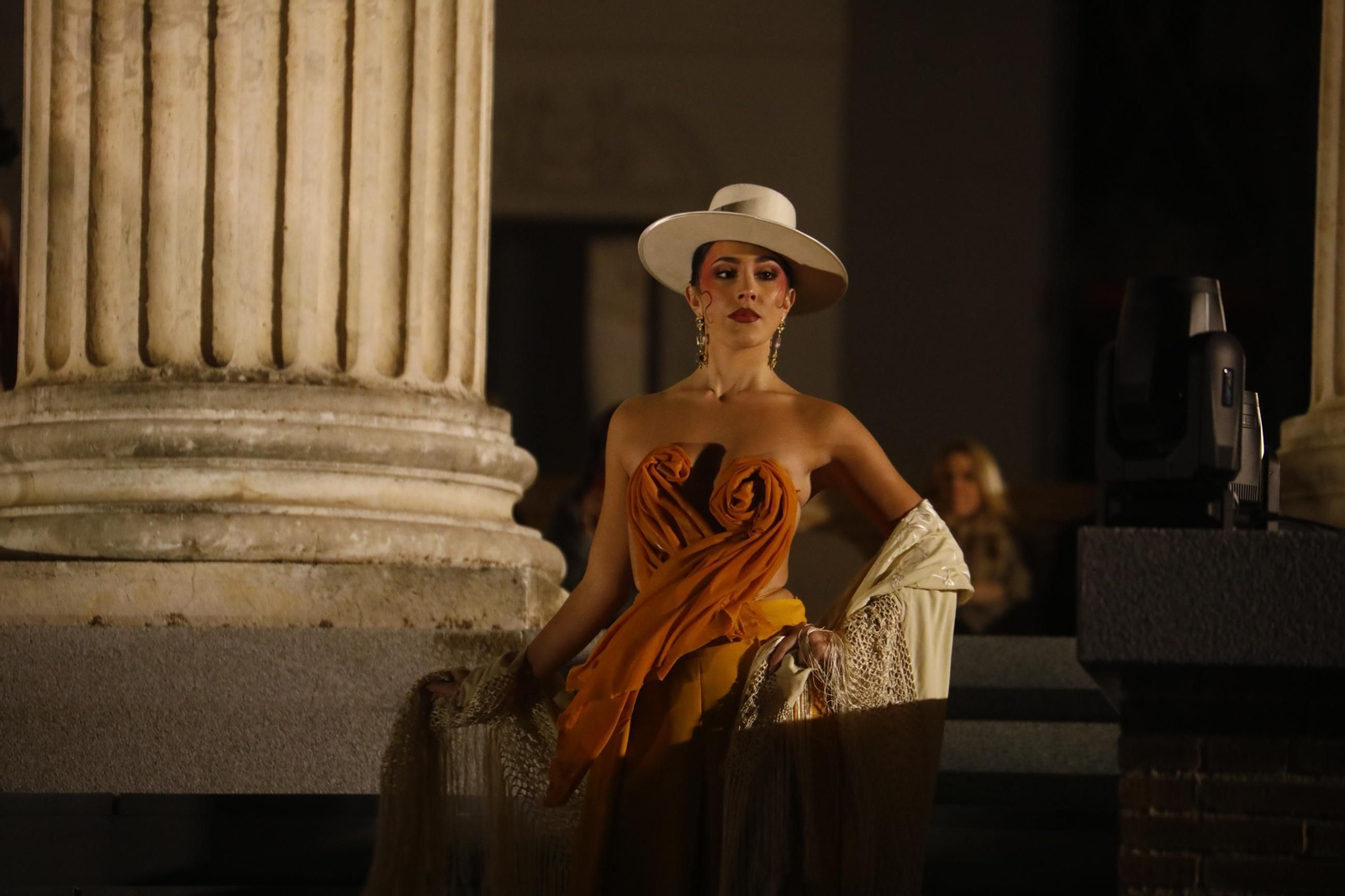 Las mejores imágenes del desfile de Mancini en el Templo Romano de Córdoba