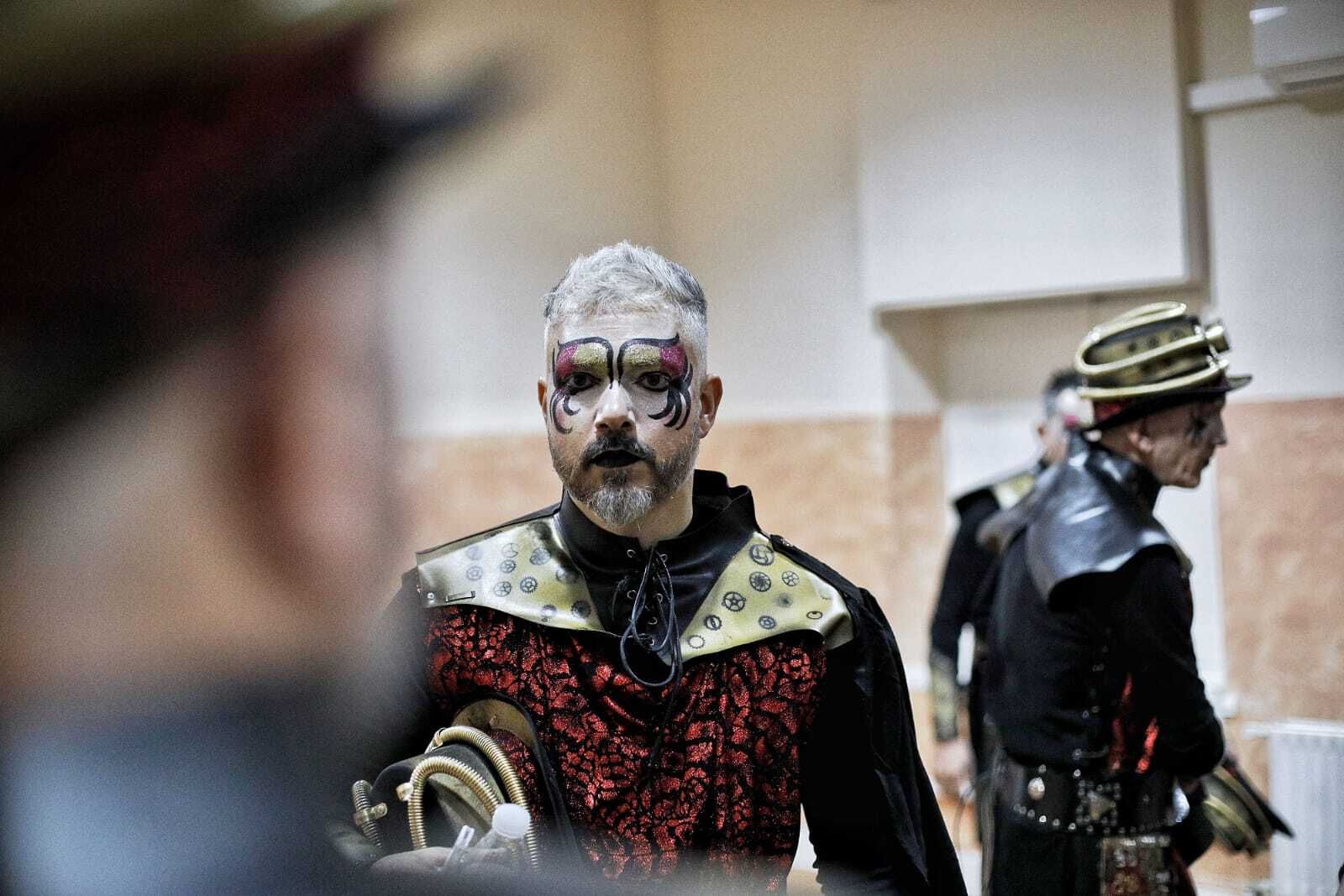 Comparsa 'Los torneros' en camerinos.