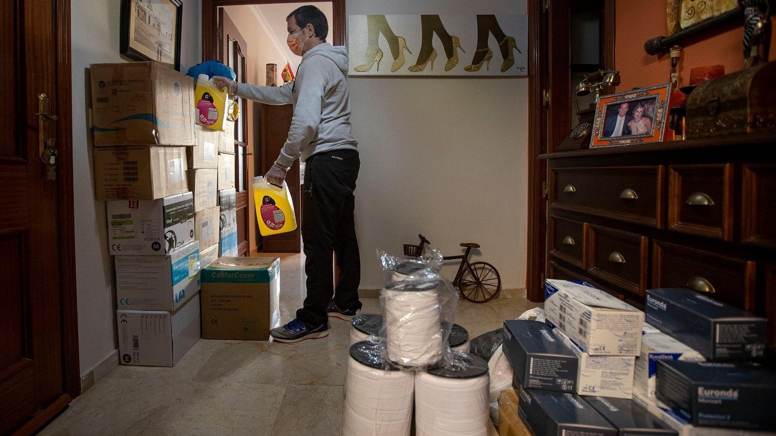 Lotes dispuestos para ser repartidos por el 'Grupo Por..'.