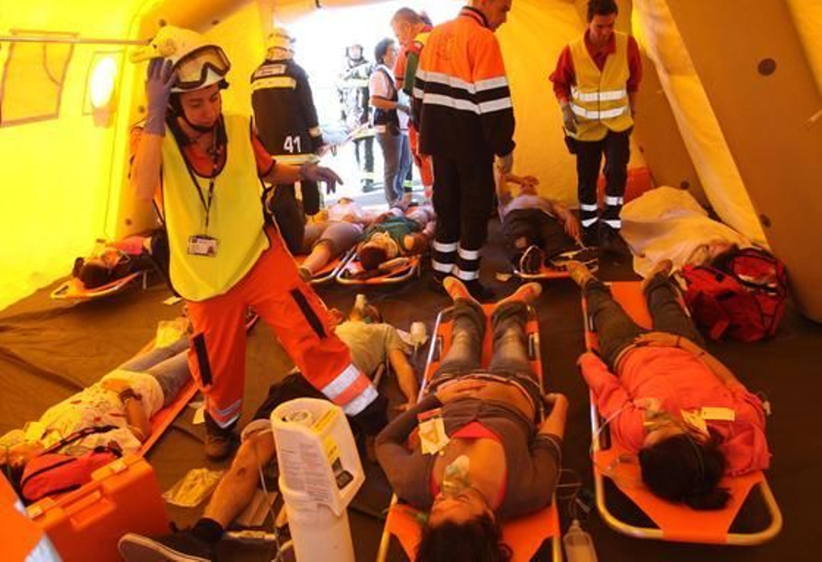 Simulacro de accidente en el aeropuerto de Málaga en el que participaron unas 200 personas 

Foto: Migue Fernández