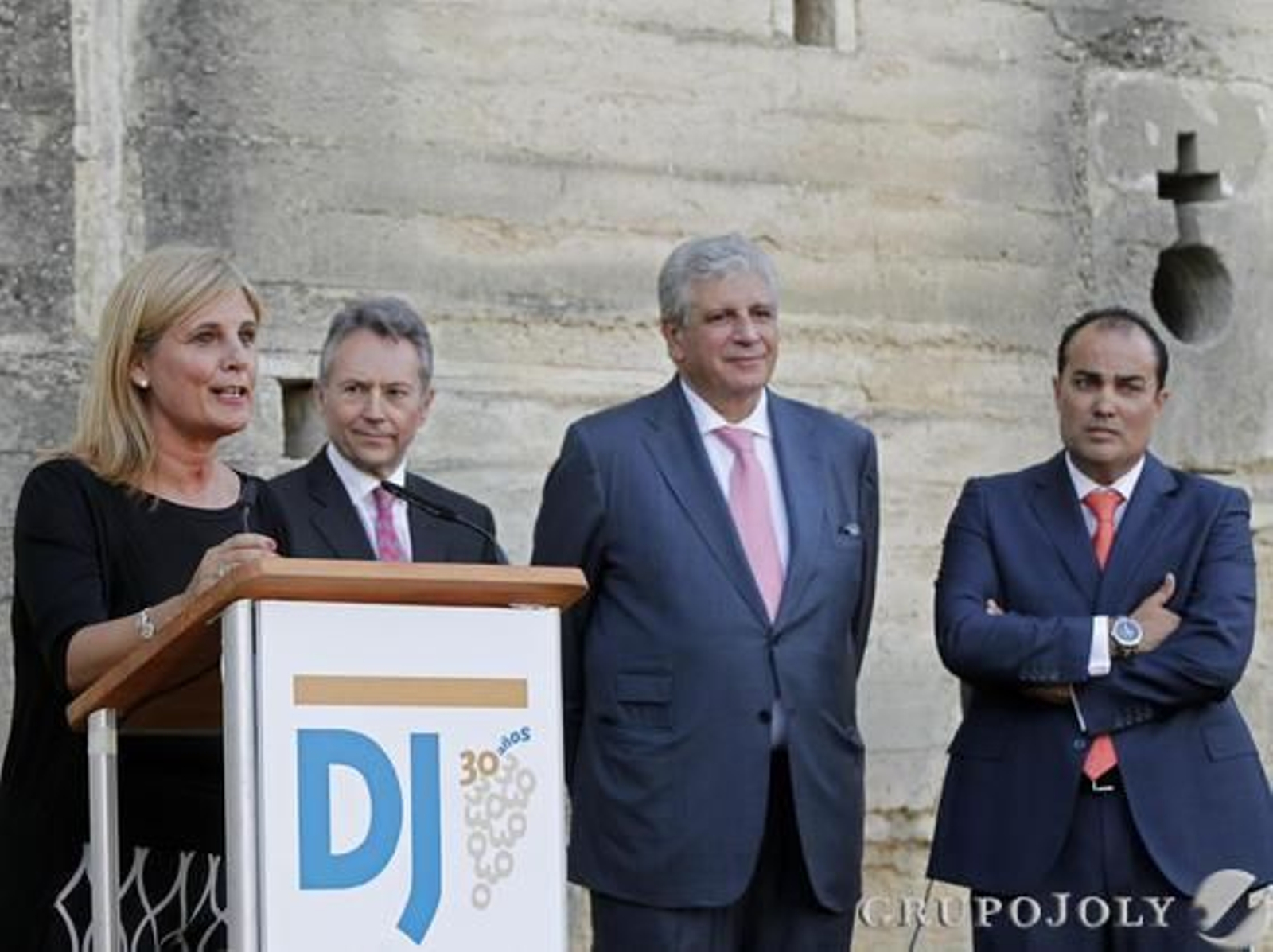 La alcaldesa, el presidente del Grupo Joly, José Joly; el presidente del Consejo Asesor de Diario de Jerez, Manuel Guerrero y el director del Diario, David Fernández  Foto: Manuel Pascual · Miguel Angel Gonzalez · Manuel Aranda
