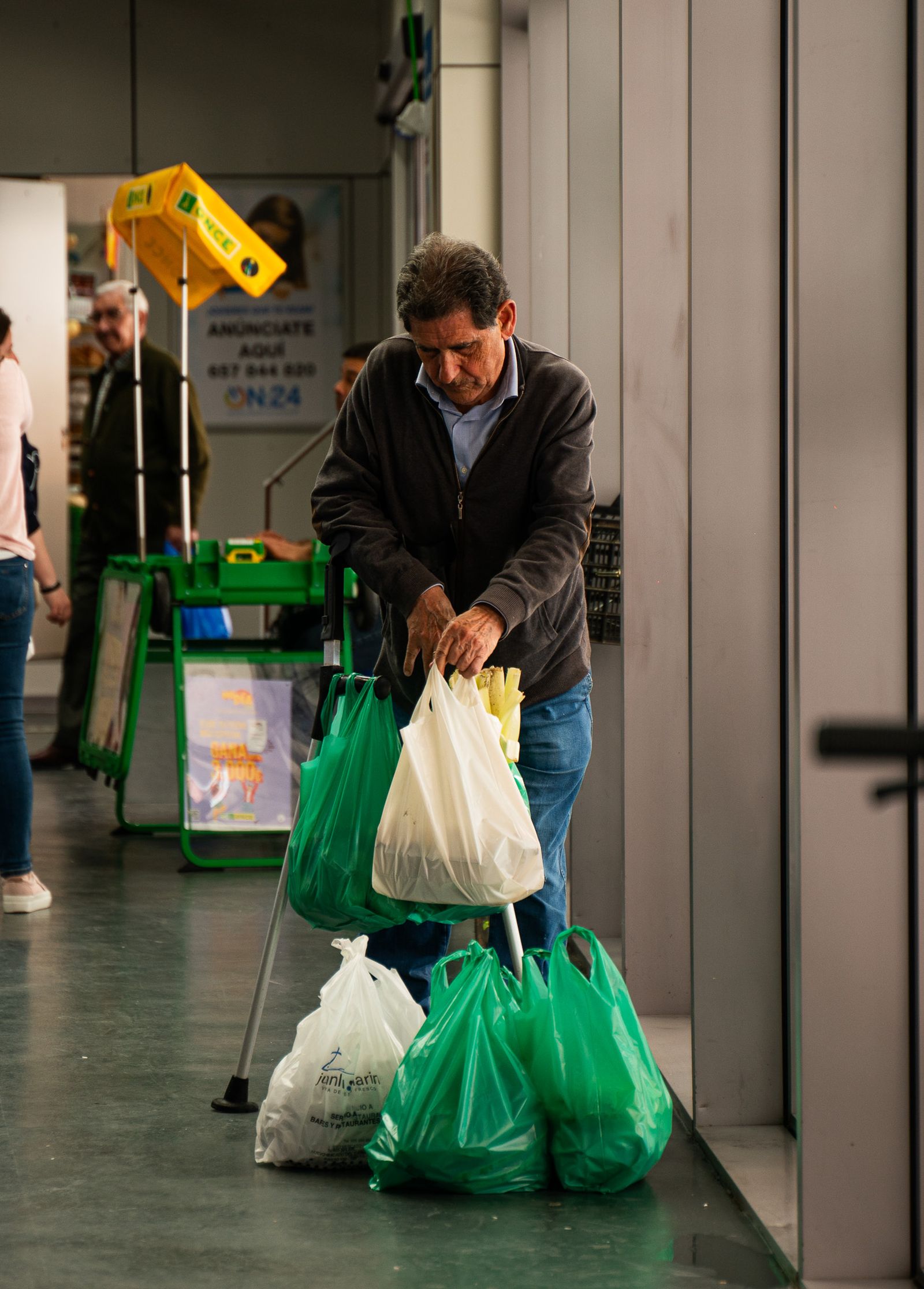Imágenes del ambiente en el Mercado del Carmen en la mañana del martes
