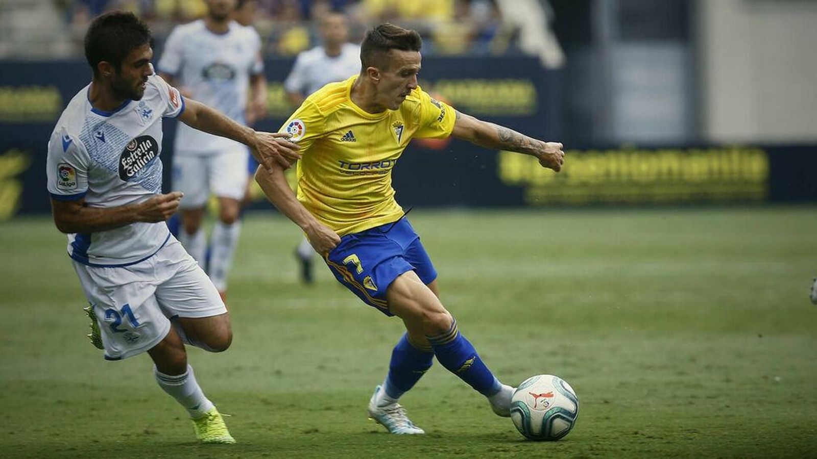 Salvi conduce el esférico en el último encuentro disputado por los cadistas en el Ramón de Carranza