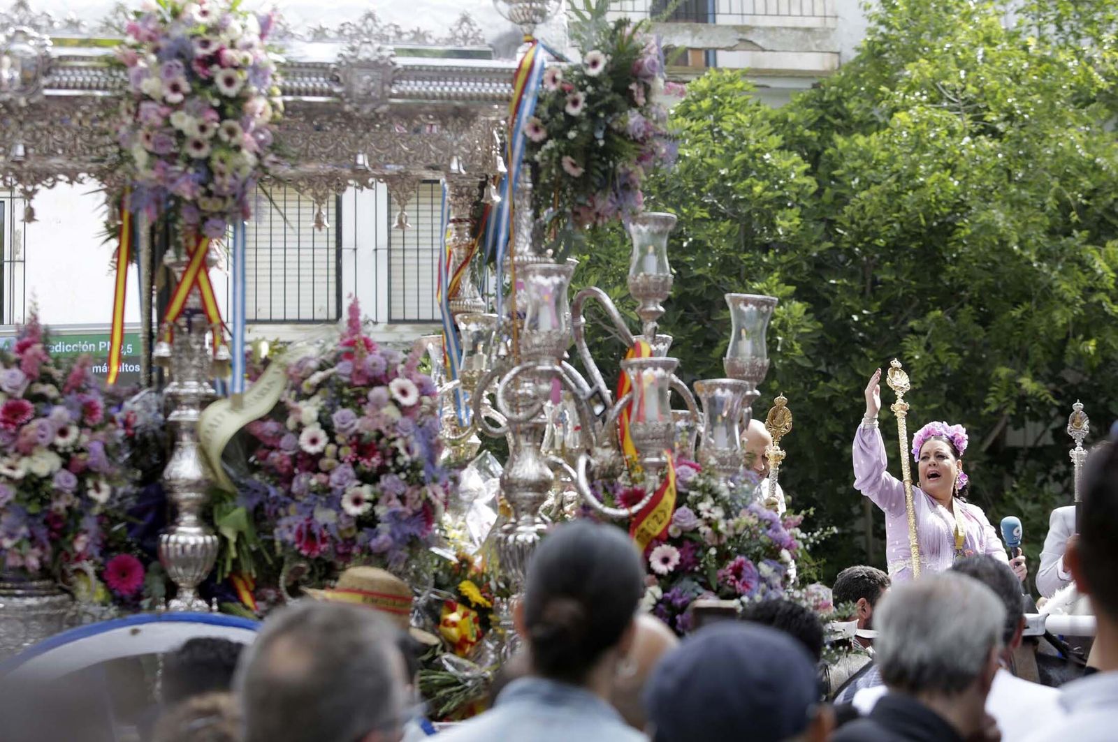 El Rocío 2023: Imágenes de la Hermandad de Emigrantes en su salida de Huelva
