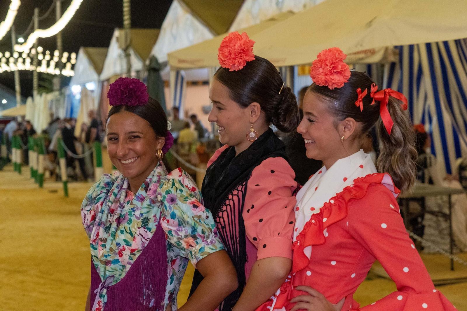 Imágenes del ambiente del ambiente de la noche del domingo en la Feria de Otoño y del Caballo 2025 de Huelva
