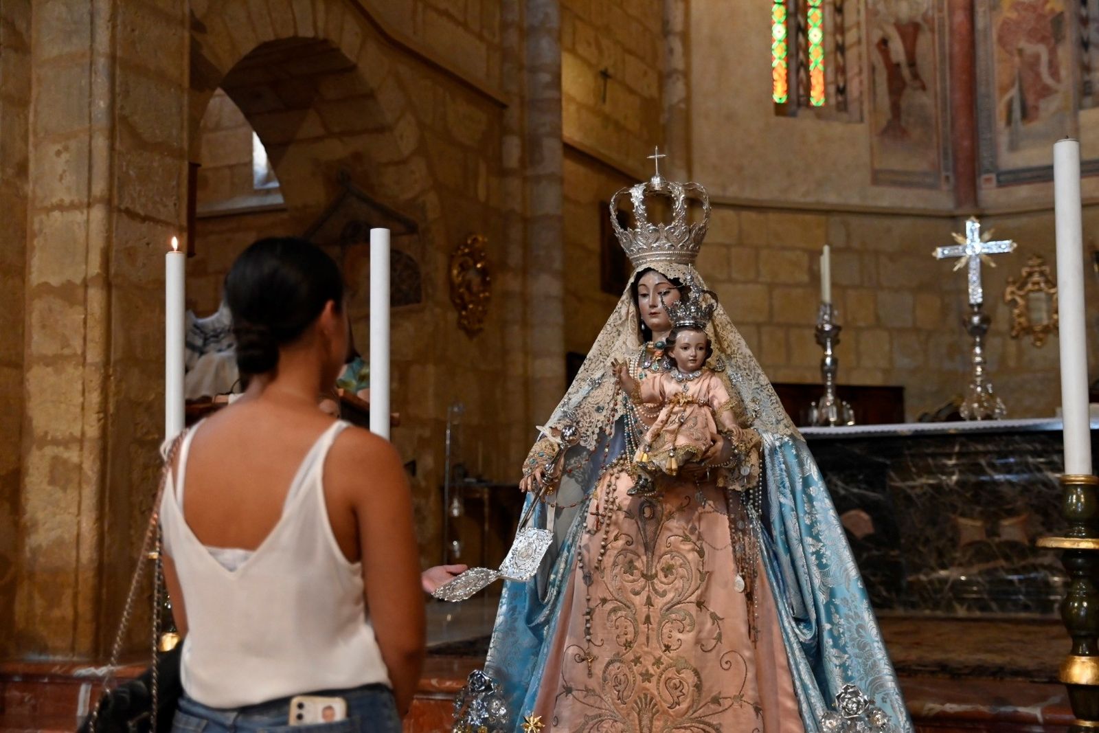 El tradicional encuentro de los cordobeses con la Virgen de los Remedios en martes y 13, en imágenes