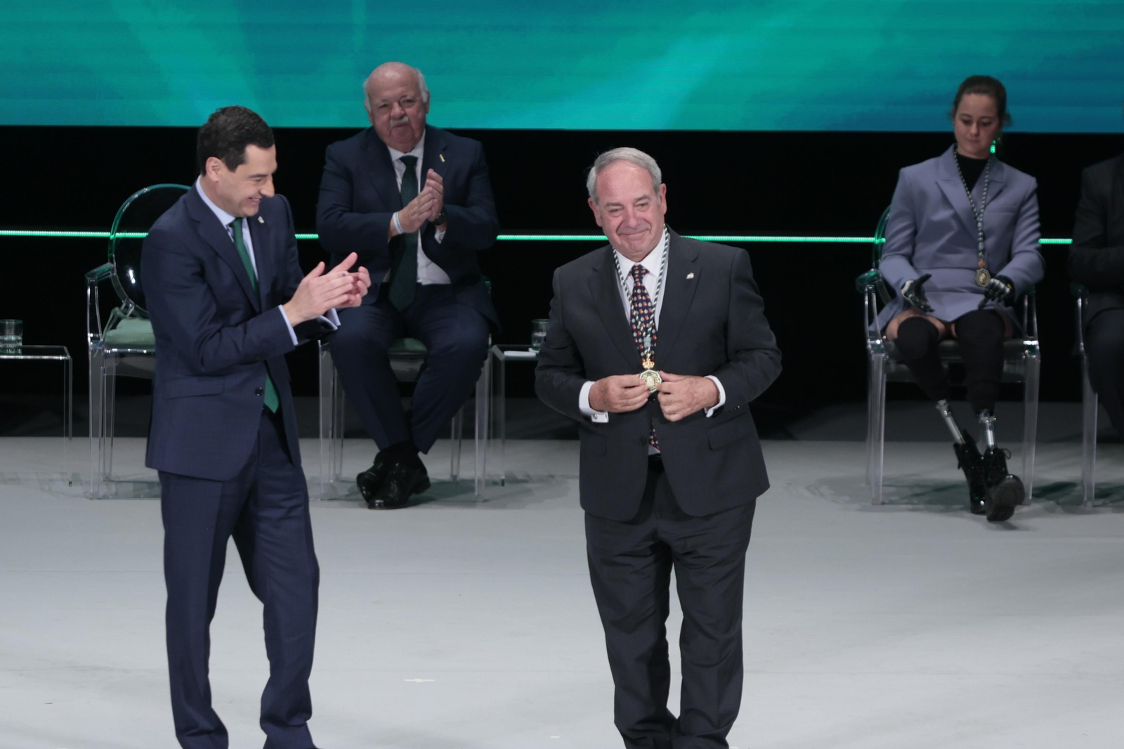 Las imágenes del acto de la entrega de los títulos de Hijo de Predilecto y las Medallas de Andalucía